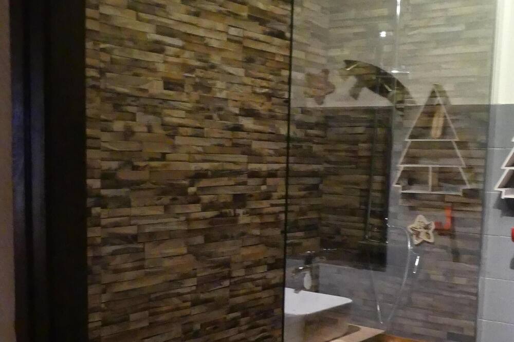 Photo of Bathroom in Cauterets