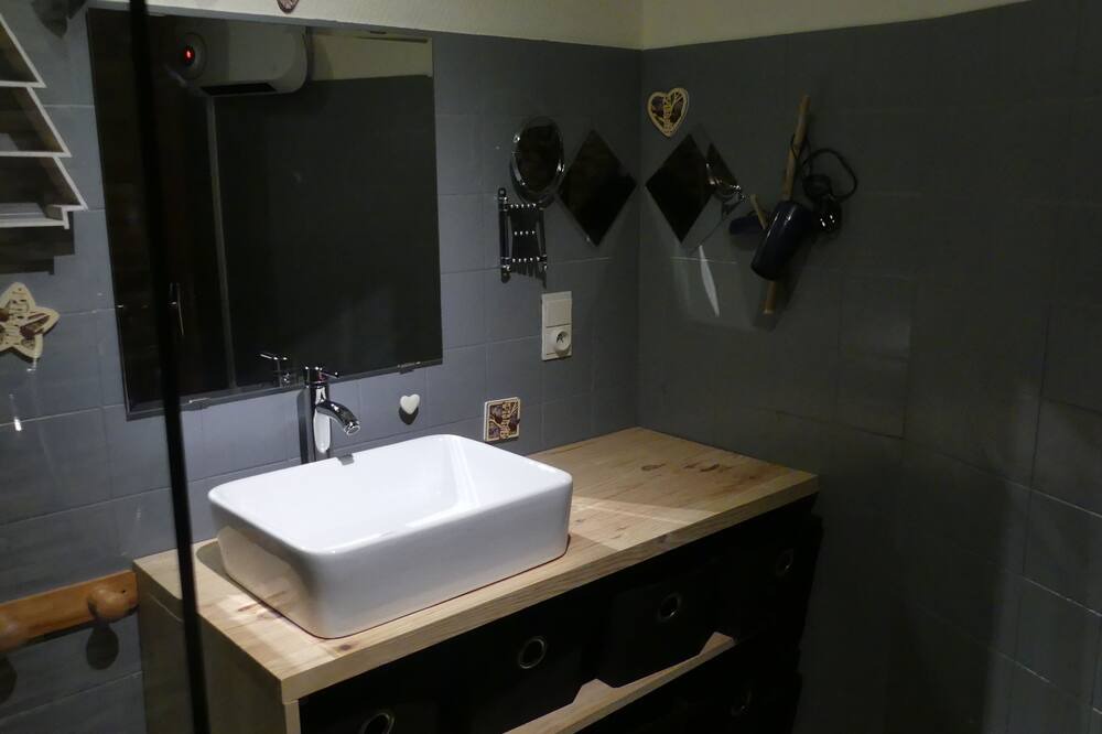 Photo of Bathroom in Cauterets