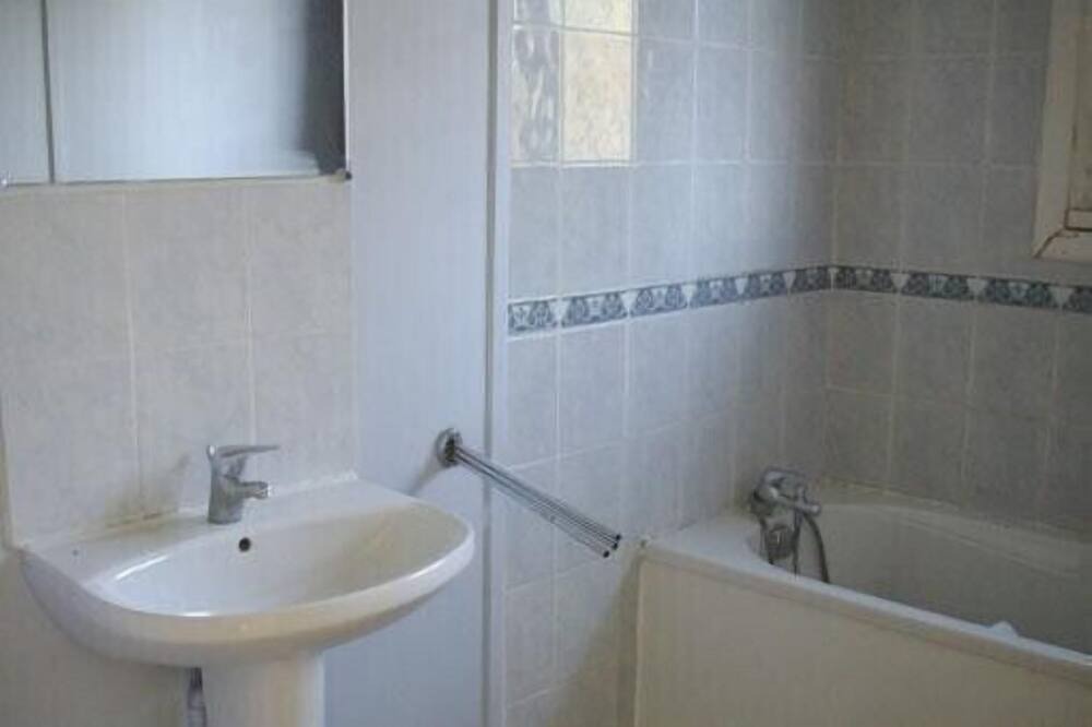 Photo of Bathroom in Saint-Martin-de-Fontenay
