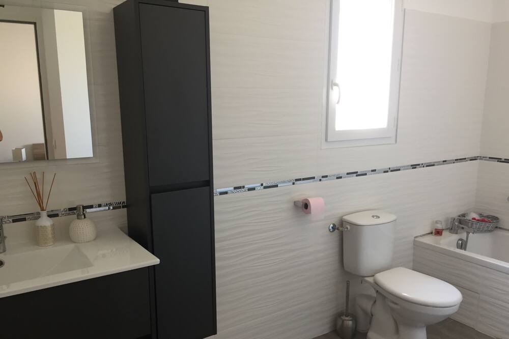 Photo of Bathroom in Aimargues