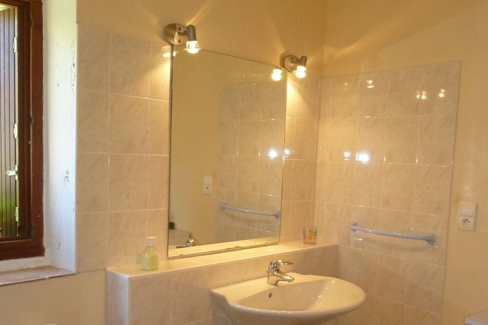 Photo of Bathroom in Lagrasse