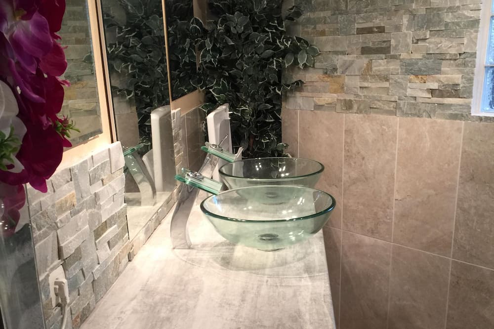 Photo of Bathroom in Touville