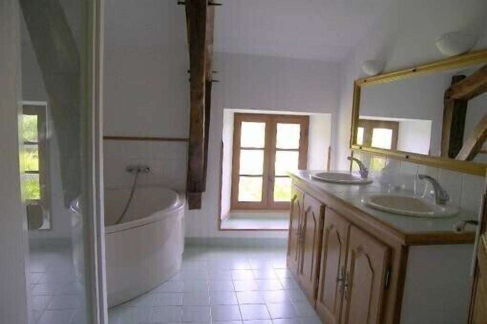 Photo of Bathroom in Roquecor
