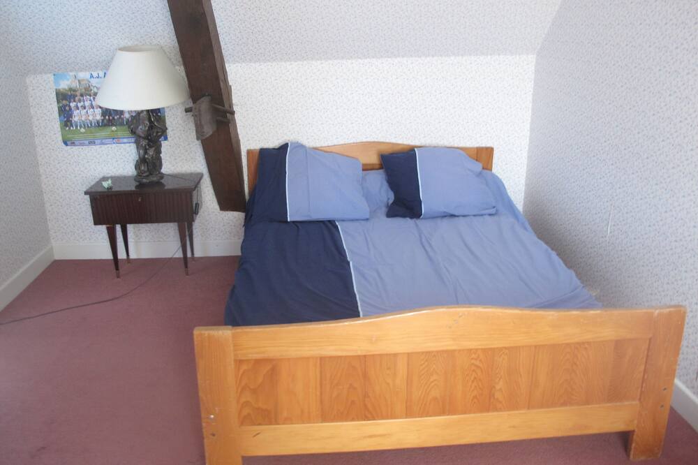 Photo of Bedroom in Saint-Martin-sur-Armancon