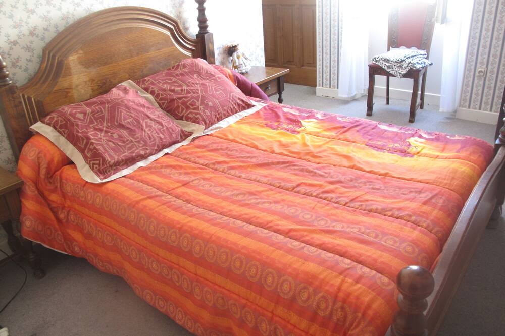 Photo of Bedroom in Saint-Martin-sur-Armancon