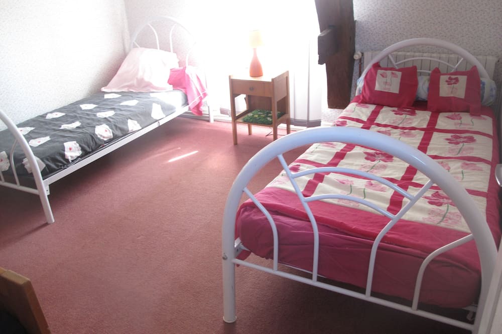 Photo of Bedroom in Saint-Martin-sur-Armancon