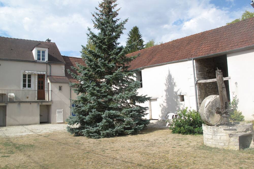 Photo of Outdoor in Saint-Martin-sur-Armancon