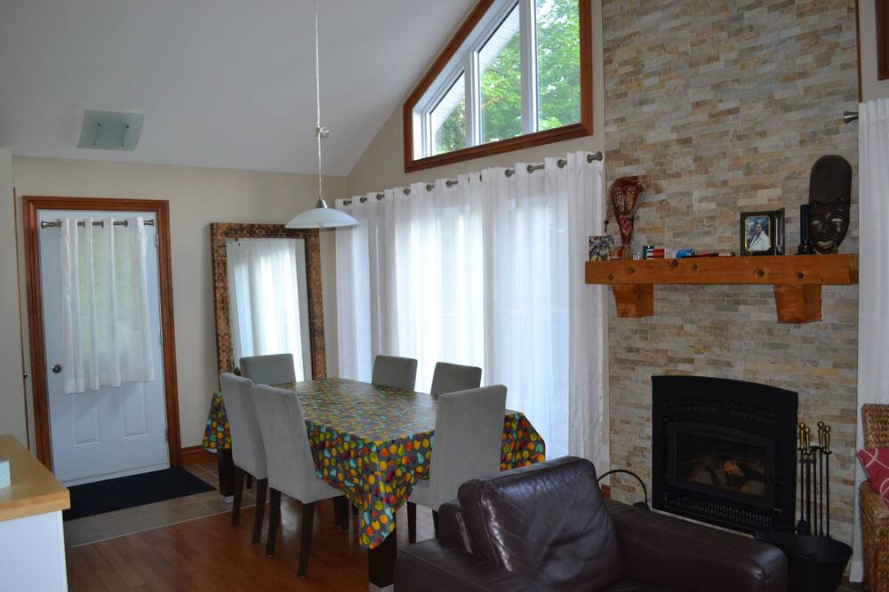 Photo of Livingroom in Wentworth-Nord