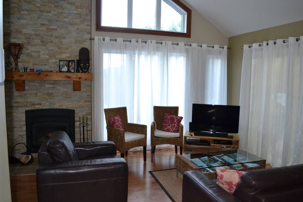 Photo of Livingroom in Wentworth-Nord