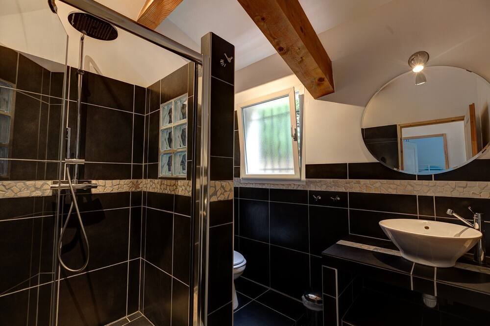 Photo of Bathroom in Montaud