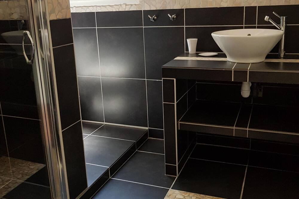 Photo of Bathroom in Montaud