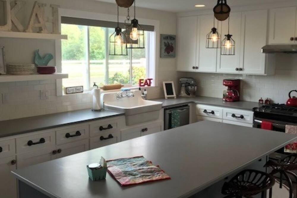 Photo of Others in Aurora