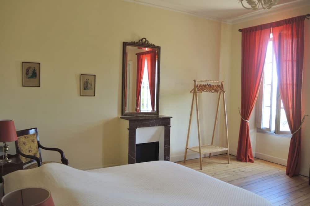 Photo of Bedroom in Bommes