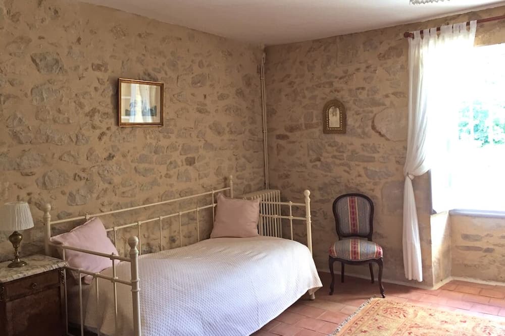 Photo of Bedroom in Bommes