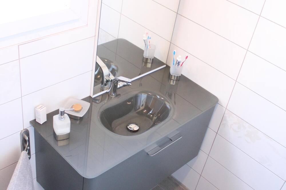 Photo of Bathroom in St Benoist-sur-Mer