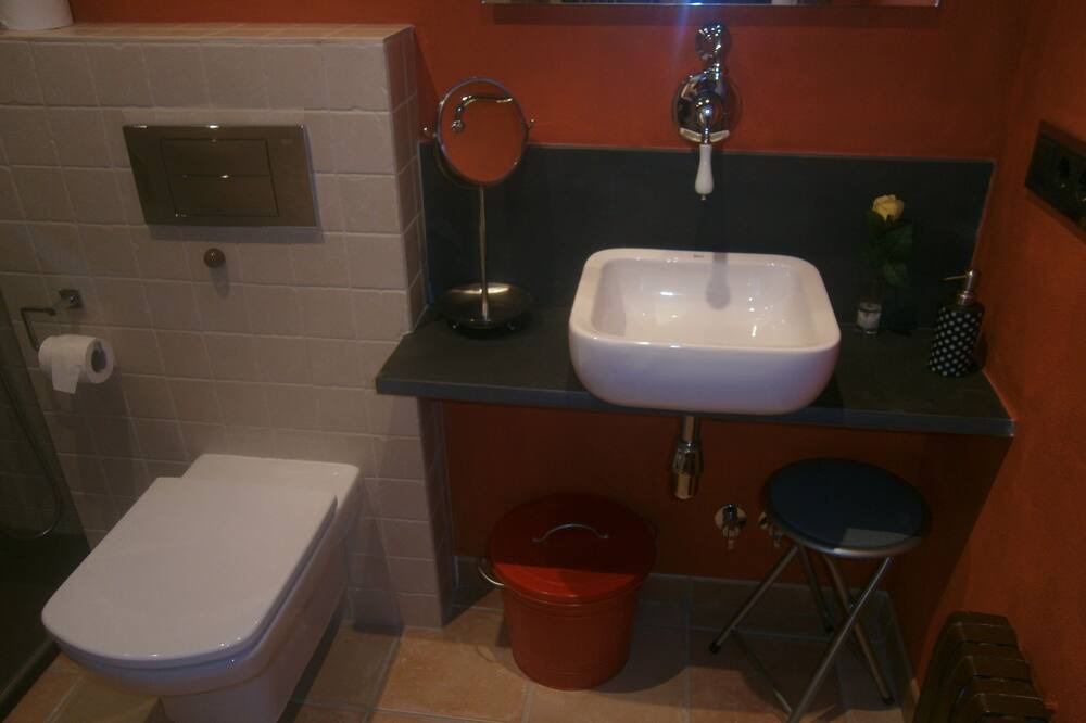 Photo of Bathroom in Adrall