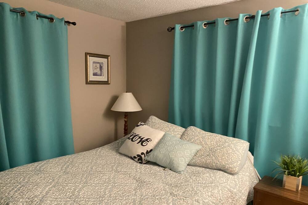 Photo of Bedroom in Camdenton