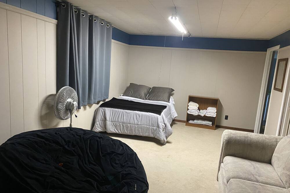 Photo of Bedroom in Camdenton