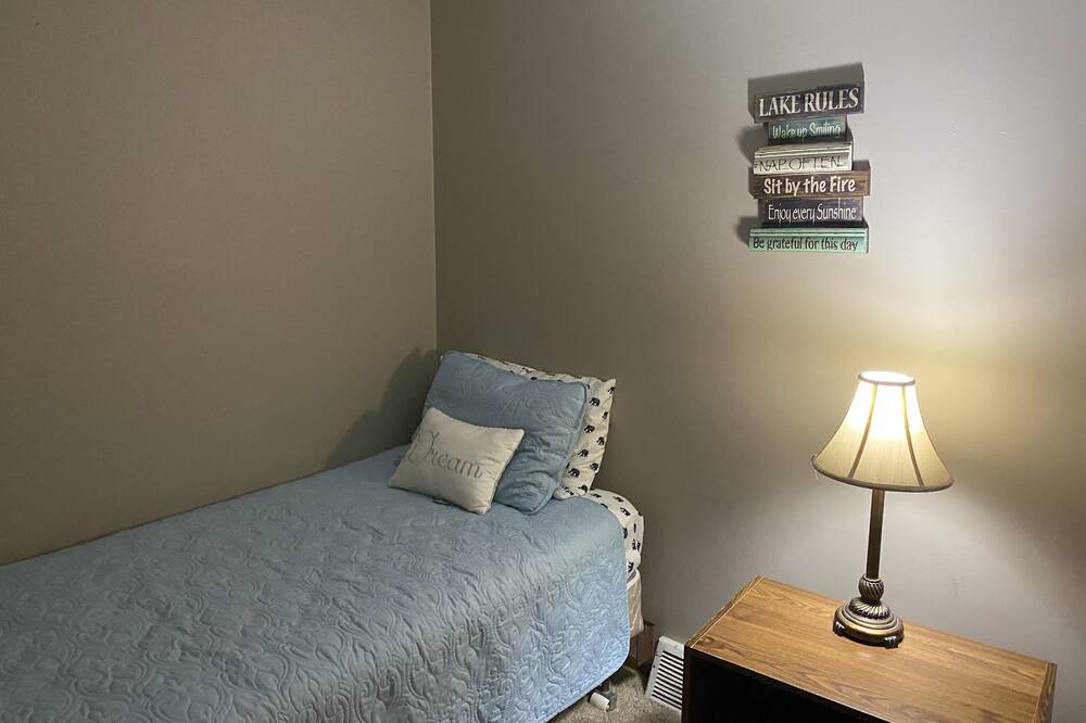 Photo of Bedroom in Camdenton