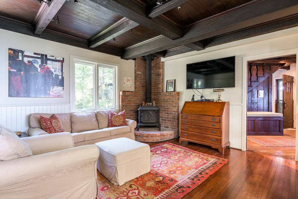 Photo of Livingroom in Point Abino