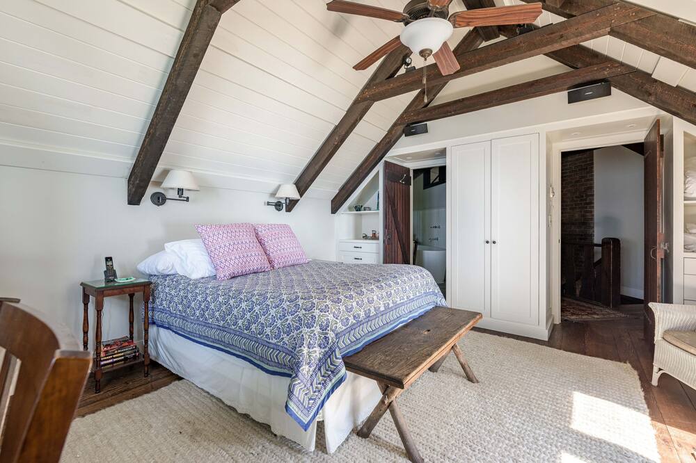 Photo of Bedroom in Point Abino