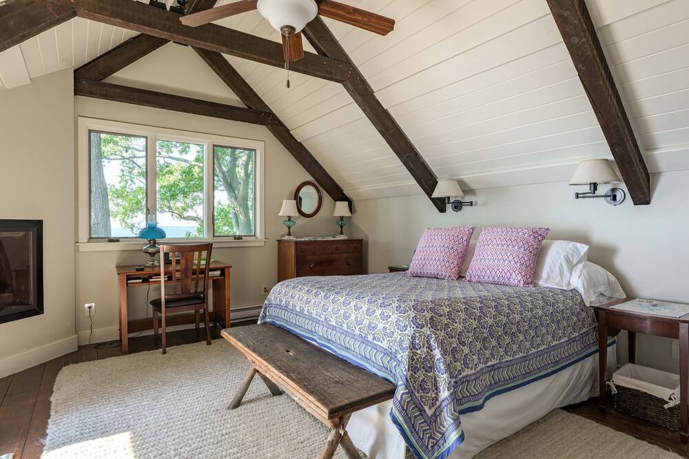 Photo of Bedroom in Point Abino