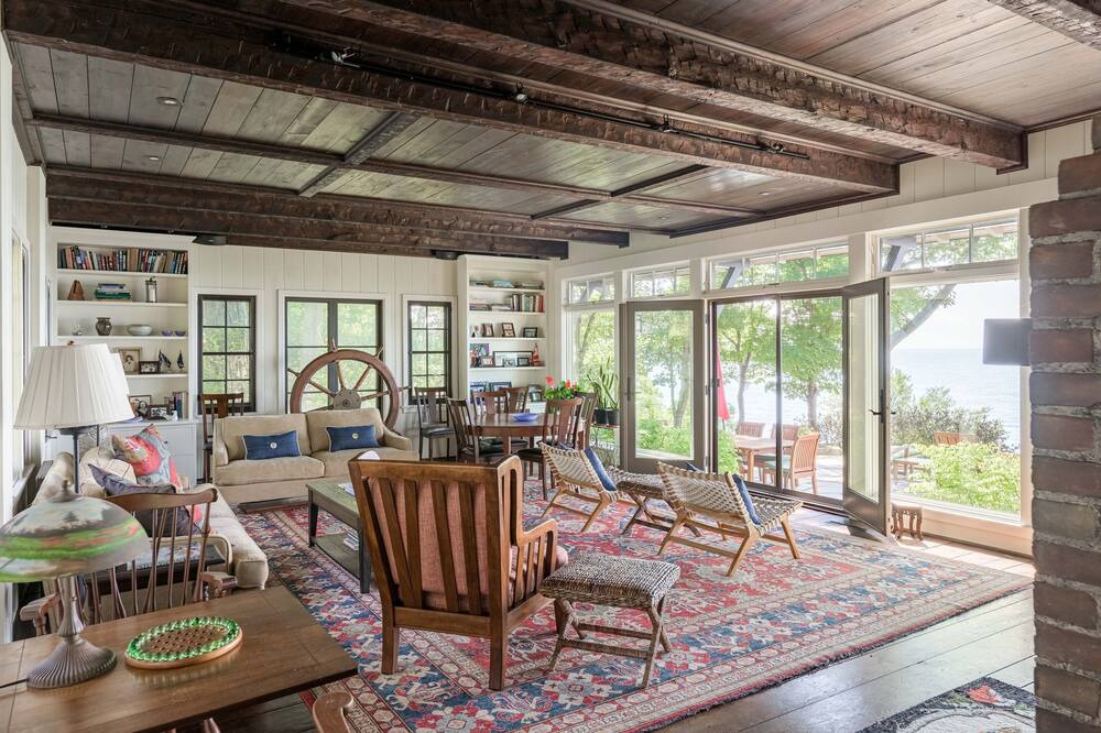 Photo of Livingroom in Point Abino