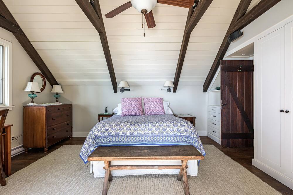 Photo of Bedroom in Point Abino