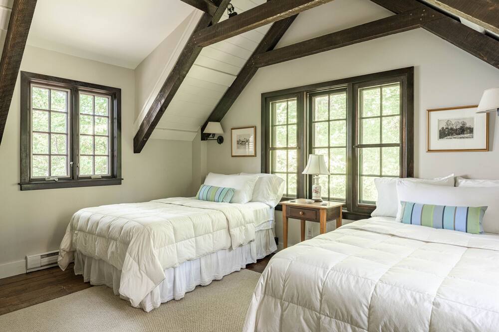 Photo of Bedroom in Point Abino