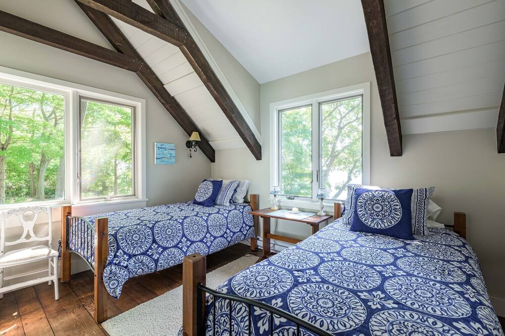 Photo of Bedroom in Point Abino
