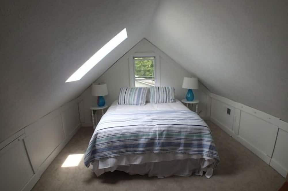 Photo of Bedroom in Saratoga Springs