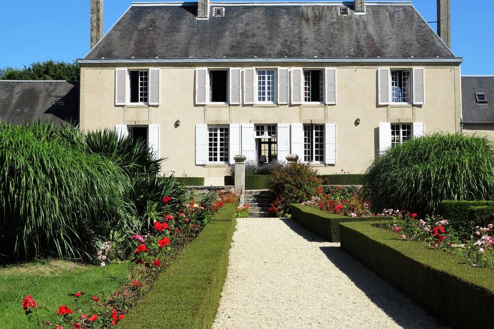 Photo of Others in Le Planet