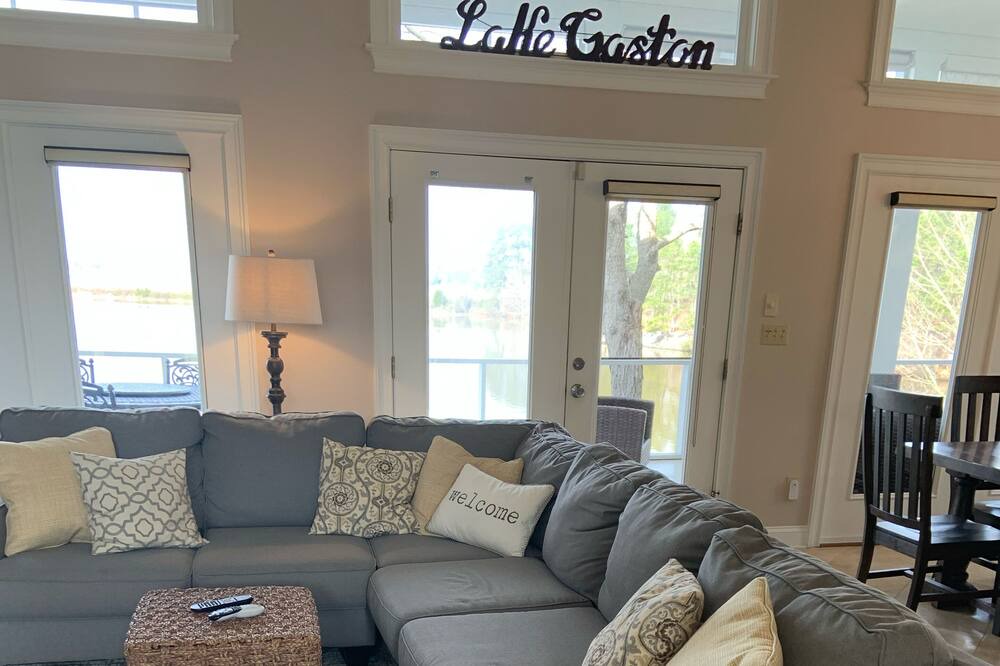 Photo of Livingroom in Whitby Cove