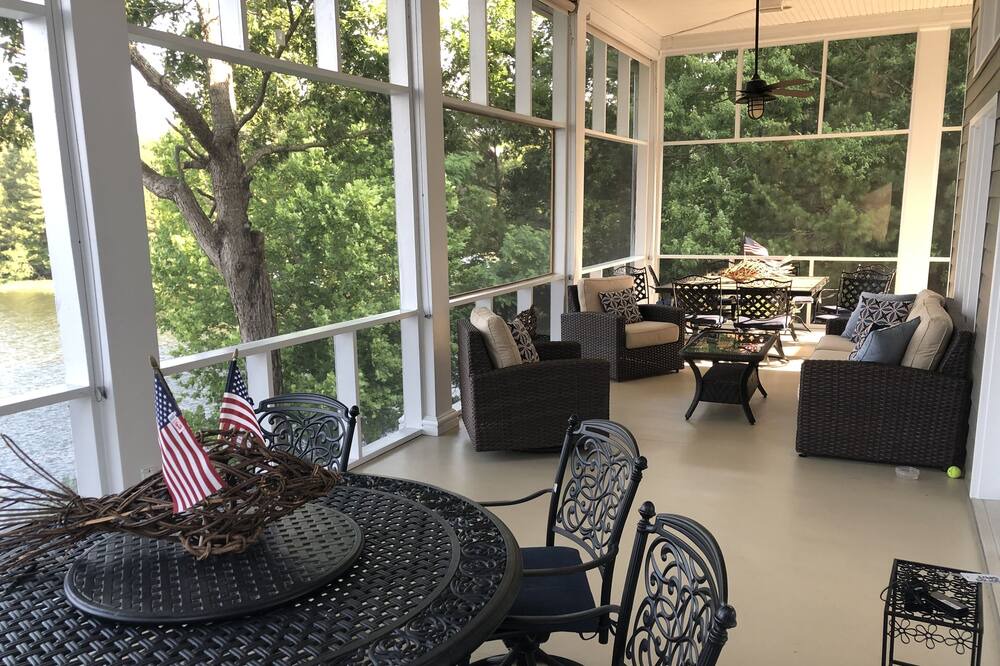 Photo of Patio Balcony in Whitby Cove