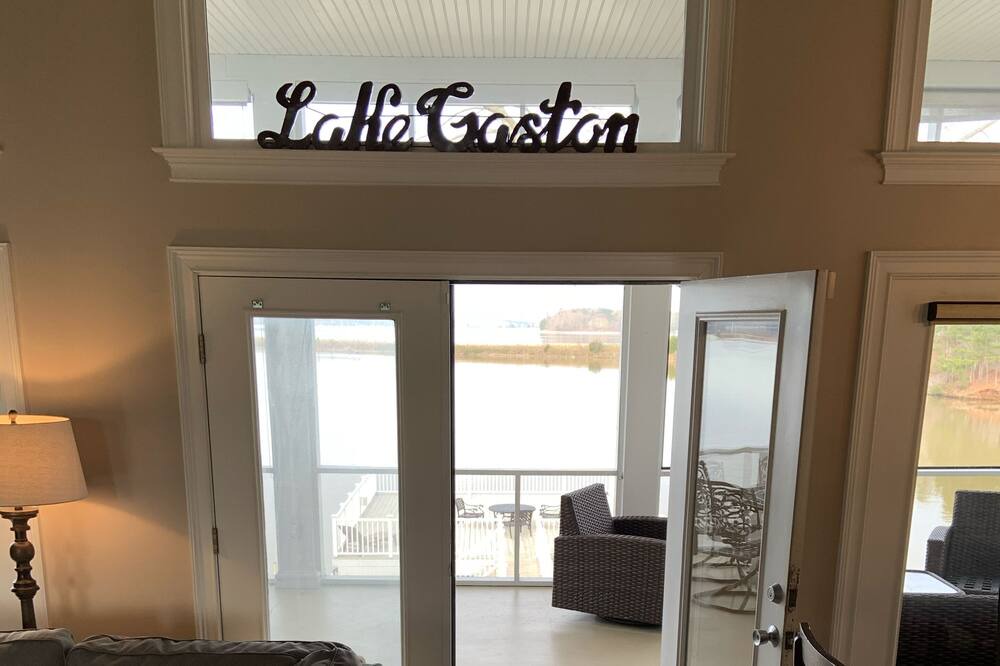 Photo of Livingroom in Whitby Cove