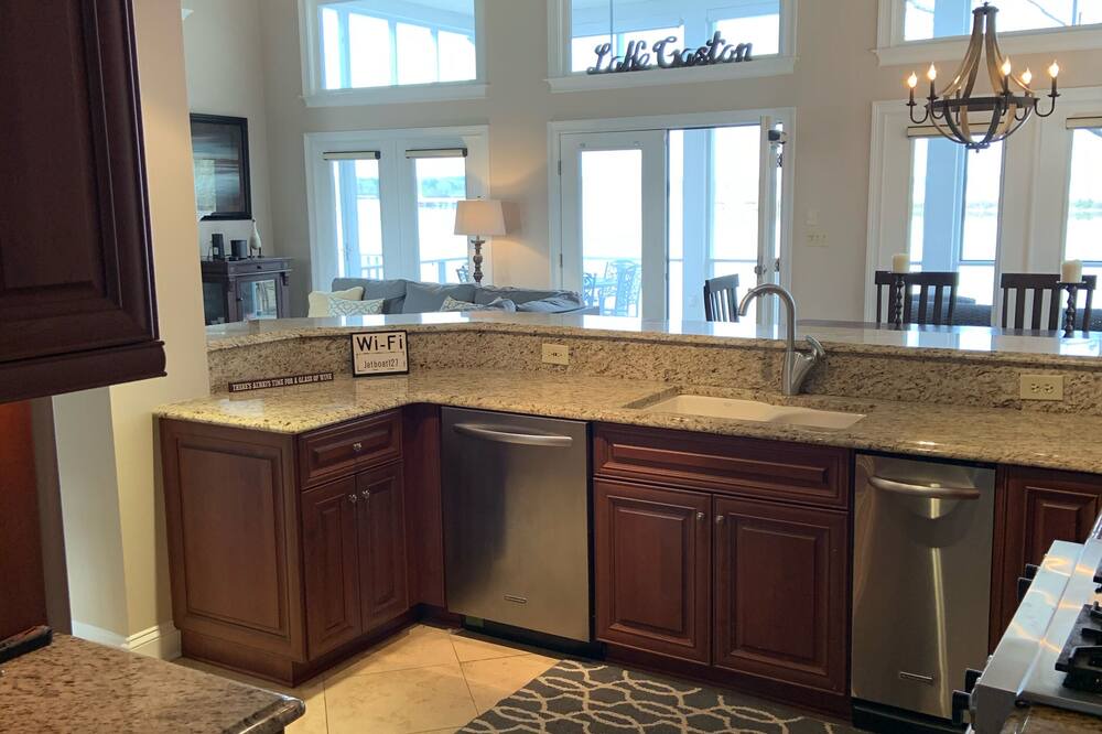 Photo of Kitchen in Whitby Cove