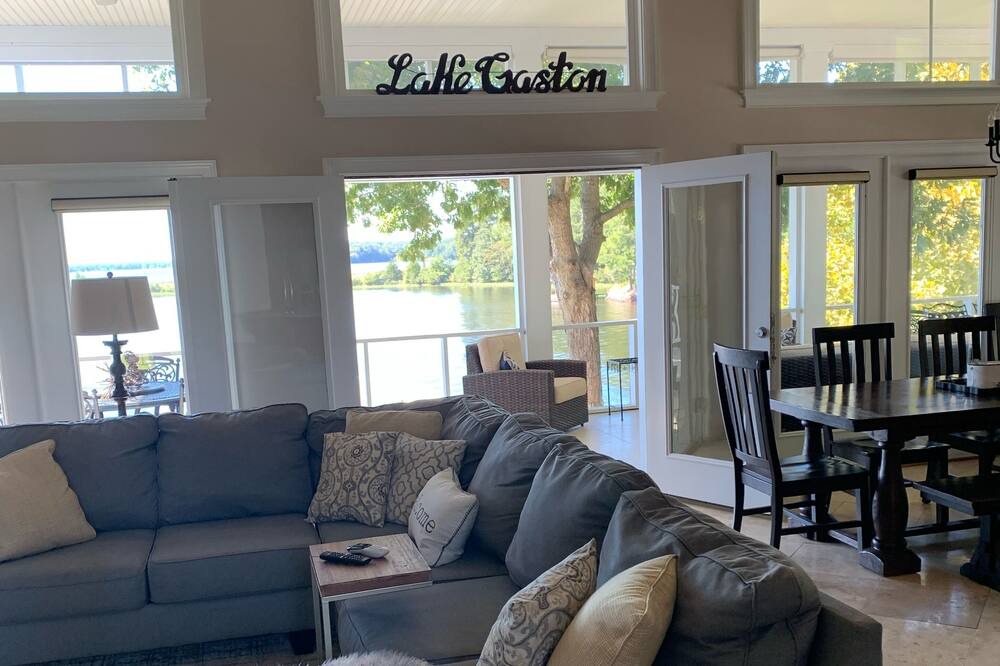 Photo of Livingroom in Whitby Cove