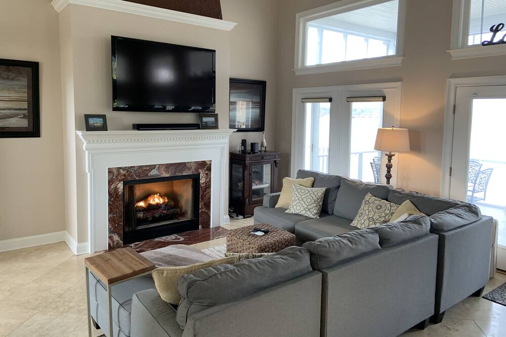 Photo of Livingroom in Whitby Cove