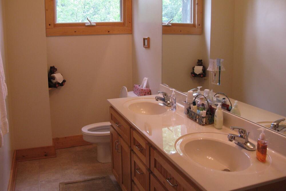 Photo of Bathroom in Dillard