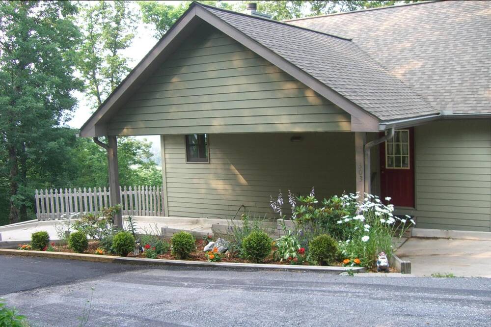 Photo of Others in Dillard