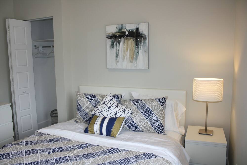 Photo of Bedroom in La Petite-Patrie