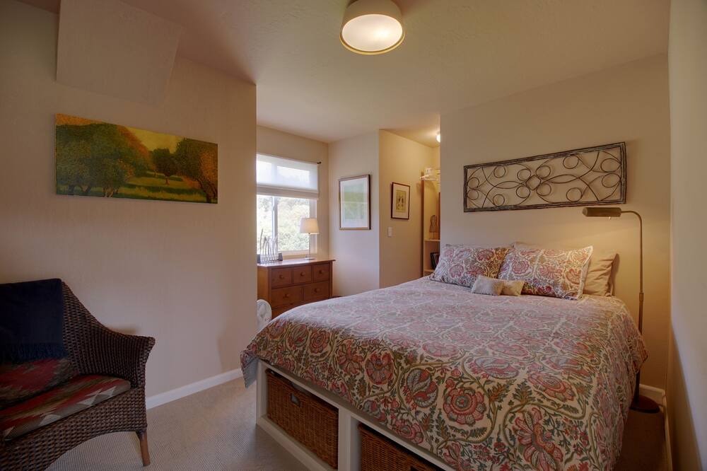 Photo of Bedroom in Anderson Valley