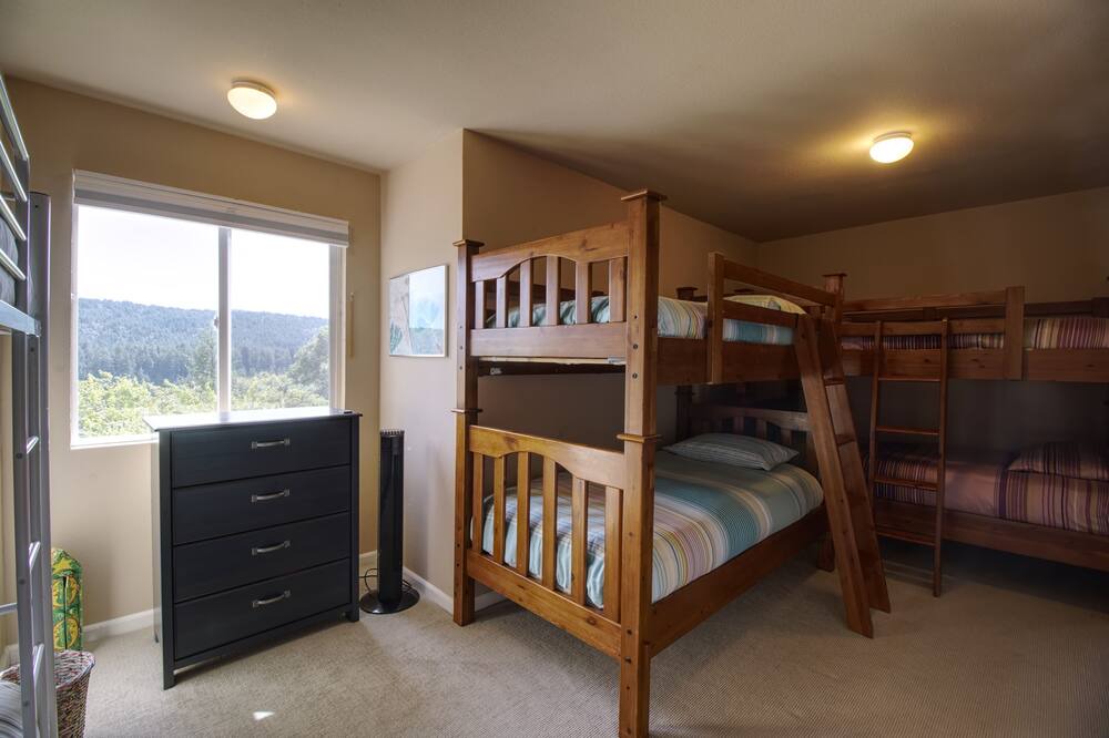 Photo of Bedroom in Anderson Valley