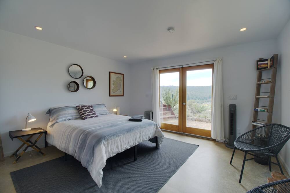 Photo of Bedroom in Anderson Valley
