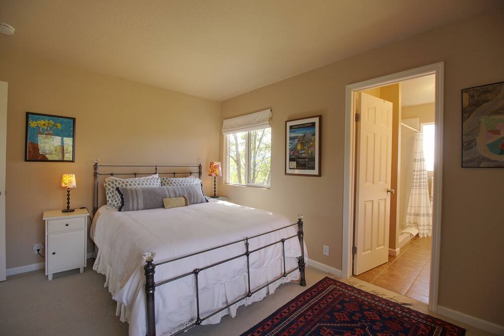 Photo of Bedroom in Anderson Valley