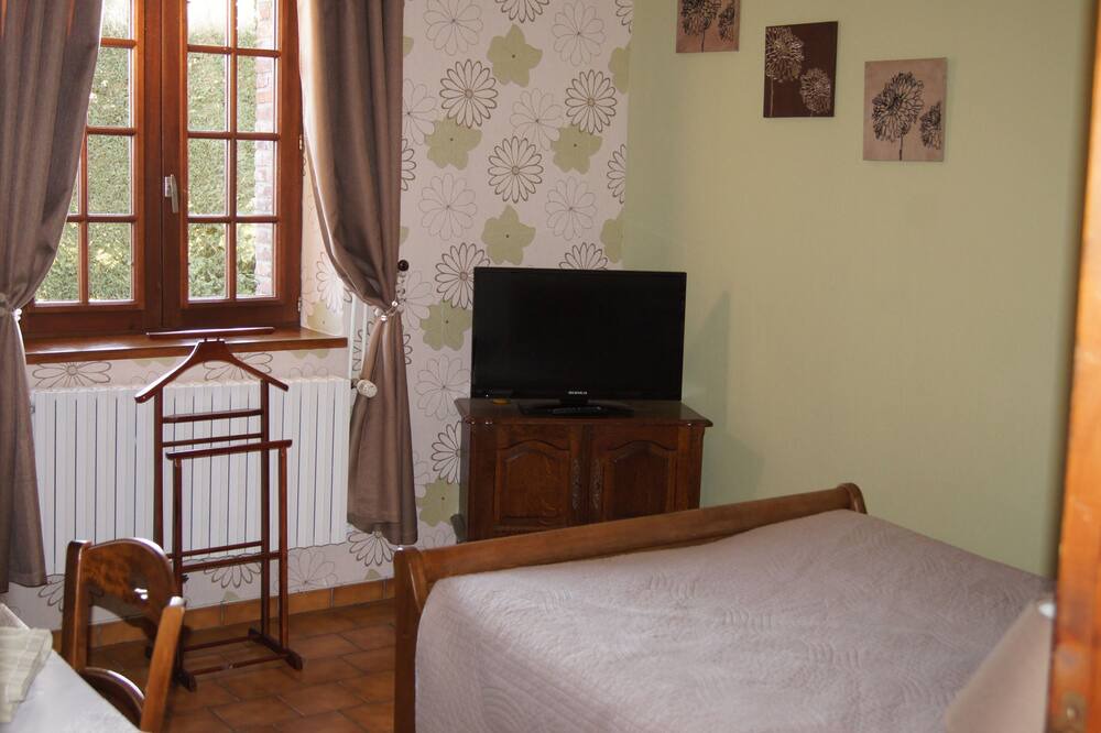 Photo of Bedroom in Dampierre-en-Bray