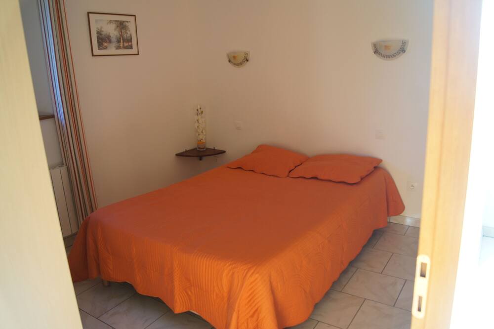 Photo of Bedroom in Dampierre-en-Bray