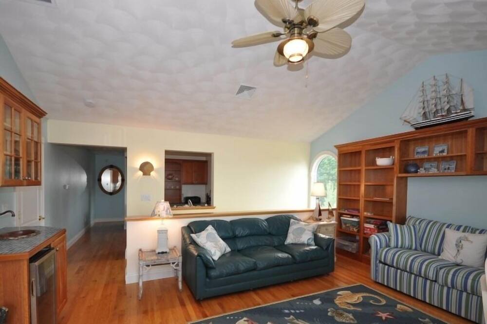 Photo of Livingroom in North Kingstown