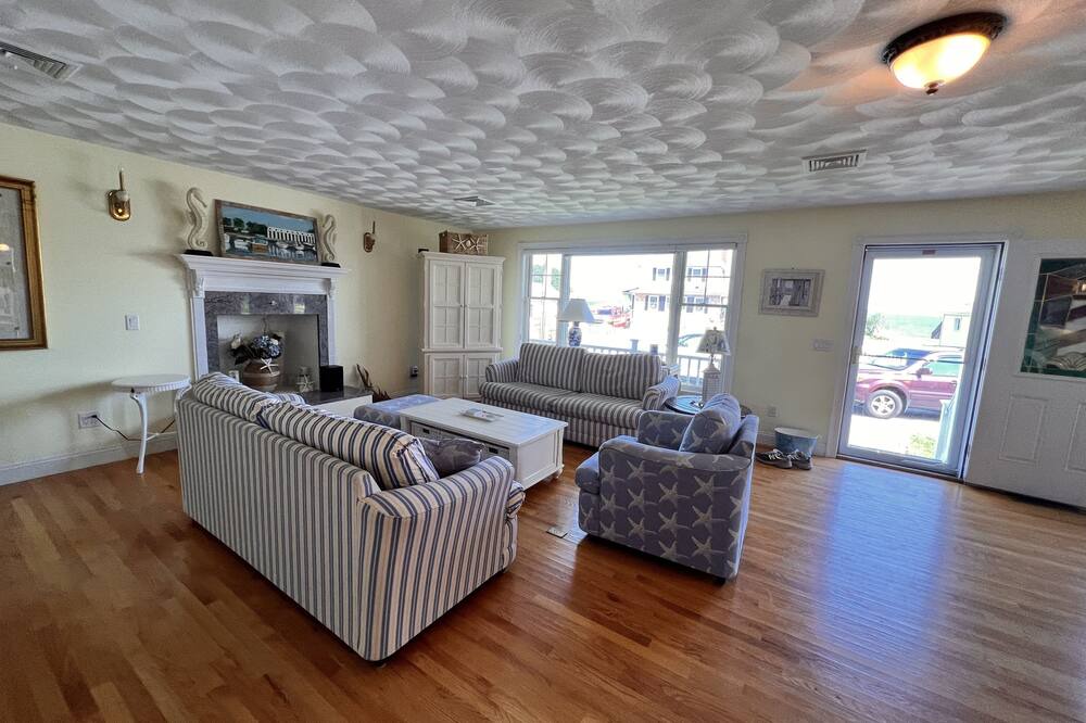 Photo of Livingroom in North Kingstown