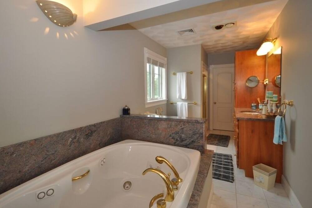 Photo of Bathroom in North Kingstown